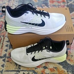 Lunar Roam Men Run Size 14 Color White/black